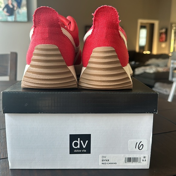 NWT DOLCE VITA 9.5 Red Canvas Women's Sneakers - Picture 3 of 3